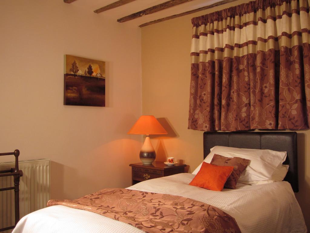 Colston Hall Farmhouse B&B Framlingham Room photo