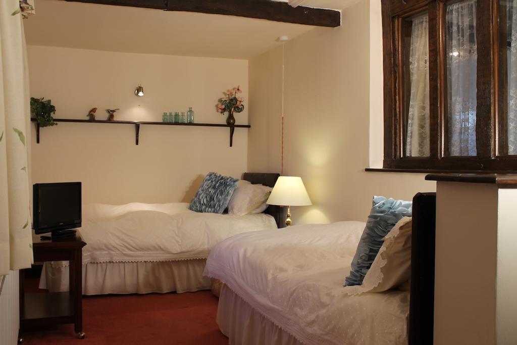 Colston Hall Farmhouse B&B Framlingham Room photo